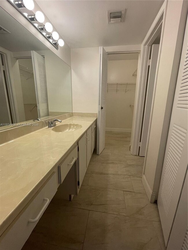 Building Photo - 9701 Westview Dr