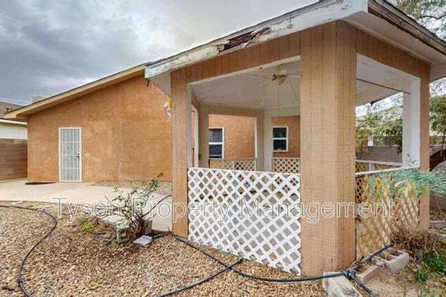 Building Photo - 3013 Taos Meadows Dr NE