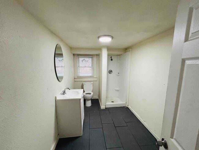 Building Photo - 1 Bed/1 Bath Duplex Home Available