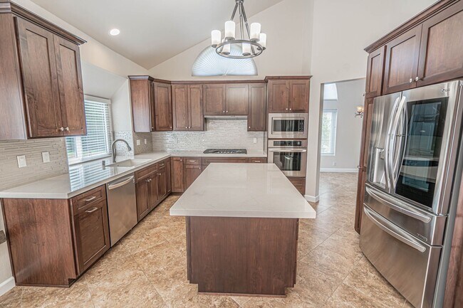 Building Photo - COMING SOON! 4 Bedroom Home for Rent in Santa Clarita!