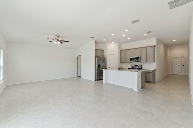 Building Photo - 3921 Willow Brk Dr