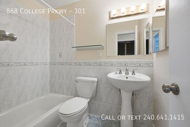Building Photo - 868 College Pkwy