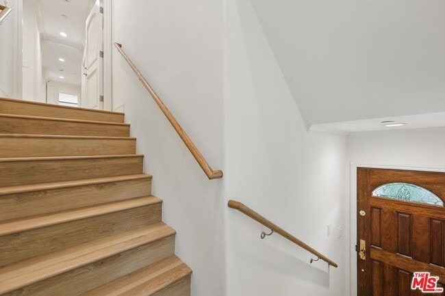 Building Photo - 412 N Maple Dr