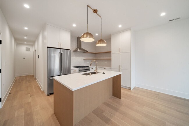 Building Photo - 1635 W 21st Pl