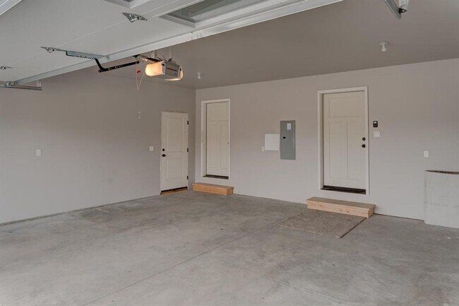 Building Photo - 275 Triple Creek Dr