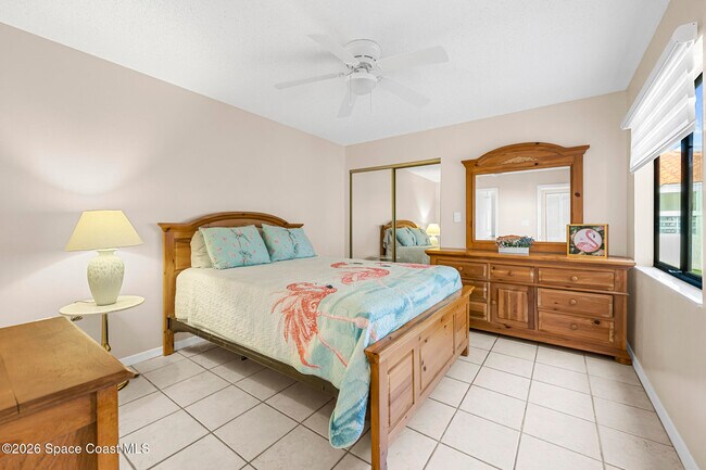 Building Photo - 1141 Country Club Dr