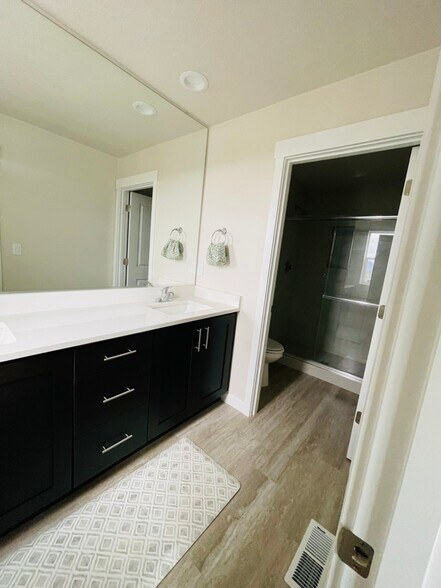 Building Photo - 3472 Deerfern Rd