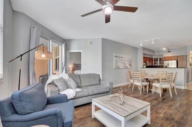 Building Photo - 804 E Windward Way