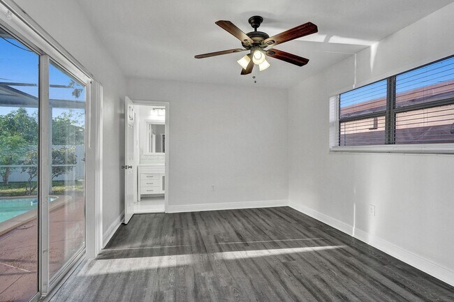 Building Photo - Beautiful 3 bedroom 2 bath Home in Miramar...