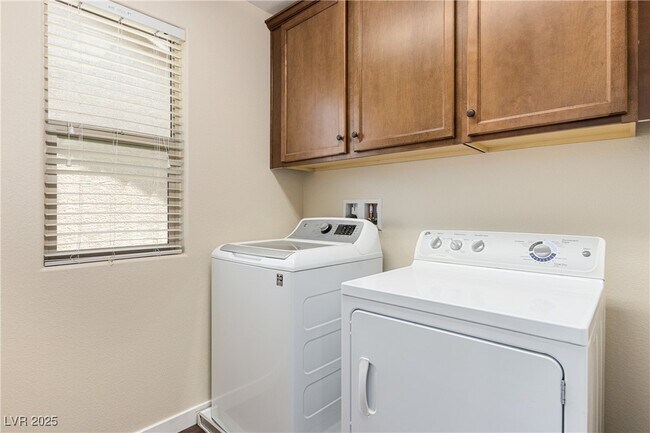 Building Photo - 5492 Mercury Springs Dr