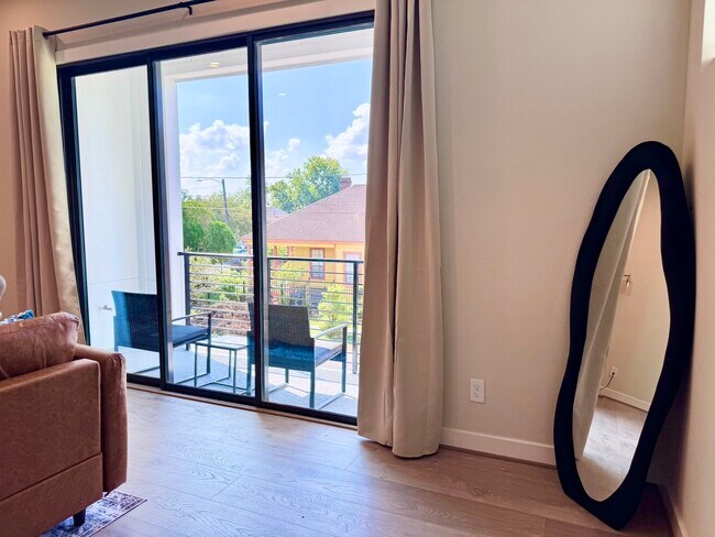 Building Photo - 131 Eastwood St