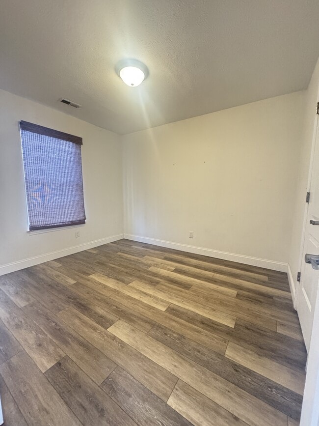 Building Photo - 1003 Parkside Dr