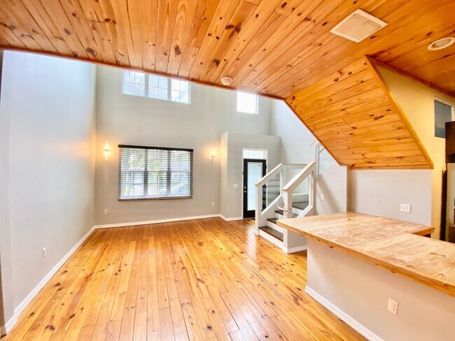 Building Photo - LUXURY TOWNHOME IN SODO 3/2.5 PLUS OFFICE AND BONUS ROOM  - DOWNTOWN ORLANDO