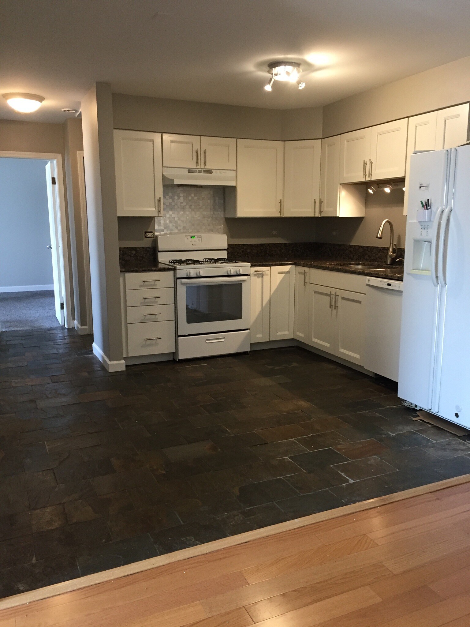 Kitchen - 400 74th St