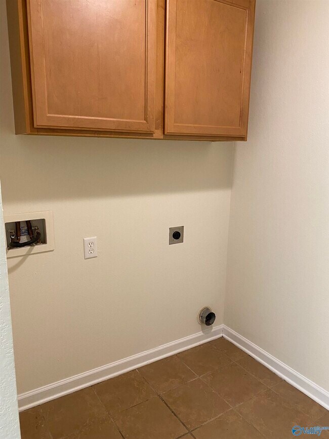 Building Photo - 3071 Lakeland Dr SW