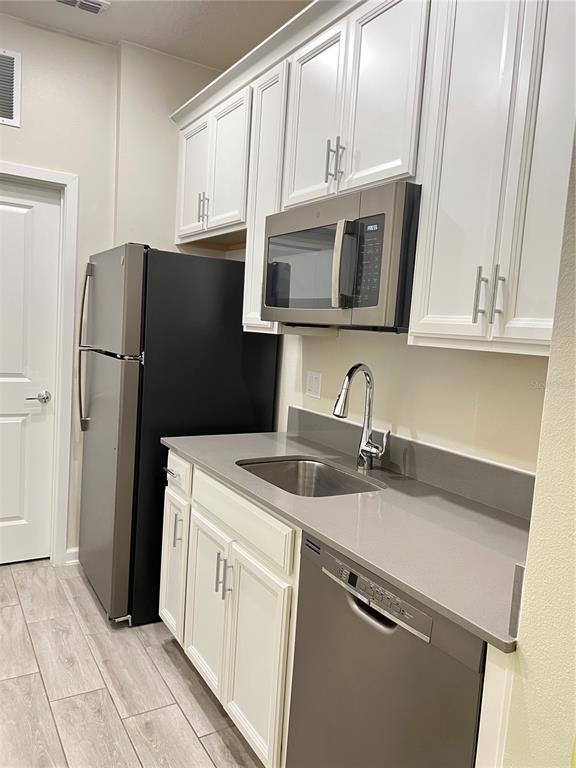 Building Photo - 860 Carmillion Ct