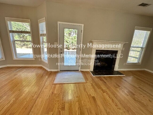 Building Photo - 2403 Walnut Tree Ln
