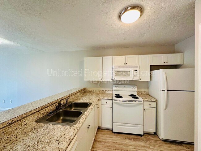 Building Photo - 213 Sunn Aire Ct