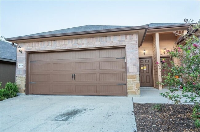 Building Photo - 421 Jack Rabbit Ln