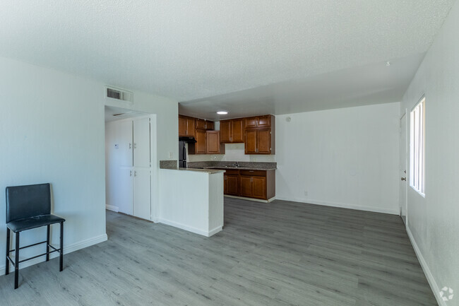 2 BR, 1 BA - 950 SF - Mulberry Park Apartments