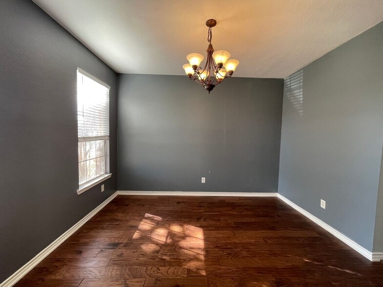 Building Photo - 2718 Bordeaux Dr