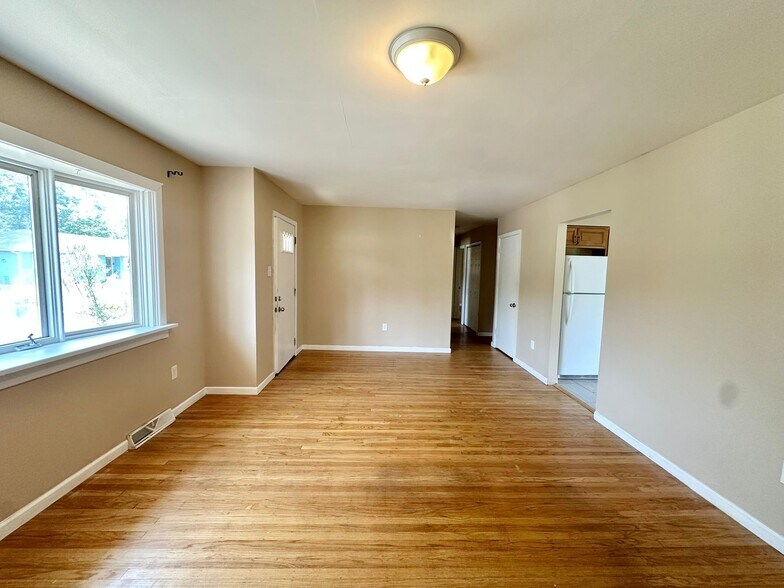 Building Photo - 200 Rugby St