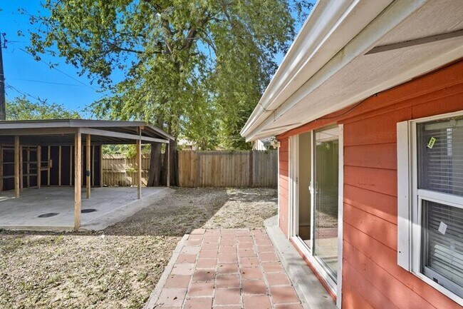 Building Photo - 2514 E Archer St