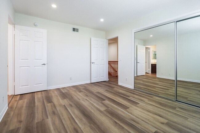 Building Photo - Tarzana 4BR w/downstairs bed + bath, POOL + basketball hoop!