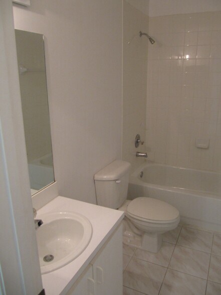 Building Photo - 1180 NW 125th Path