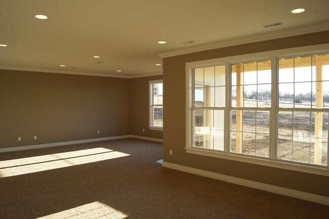 Building Photo - 1923 Lasso Cir