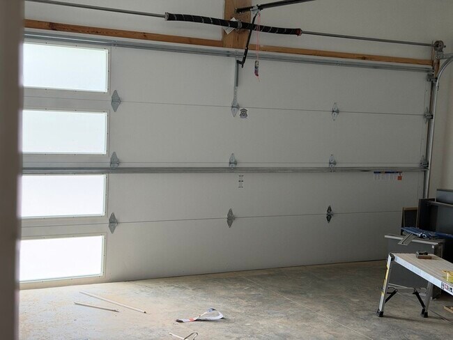 Building Photo - 105 Hart Ln
