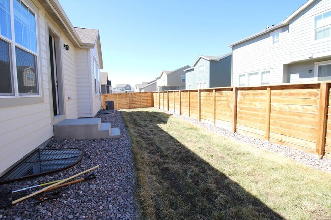 Building Photo - Beautiful Newer Ranch Style Home