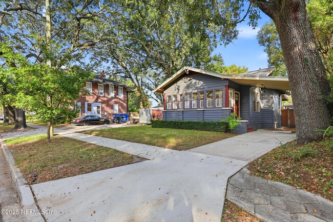 Building Photo - 1047 Cherry St