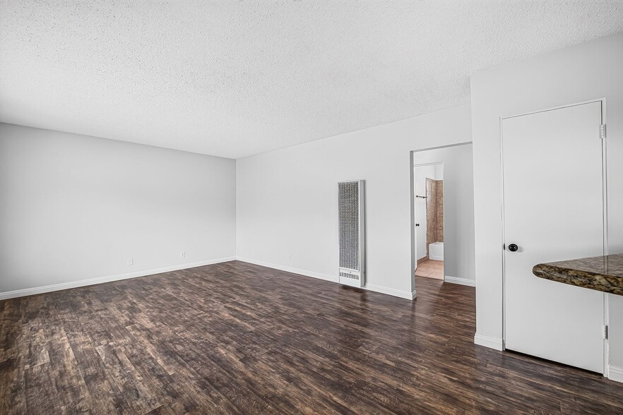 Building Photo - 147 S Magnolia Ave