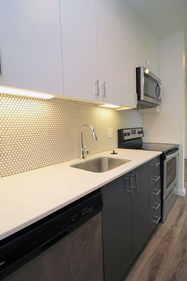 Building Photo - 2919 SE Division St