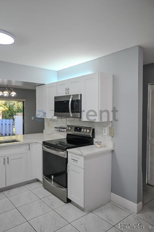 Building Photo - 9761 Riverside Dr