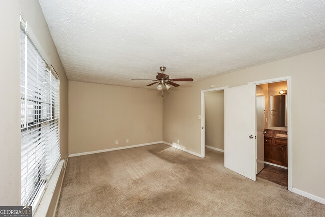 Building Photo - 284 Independence Dr