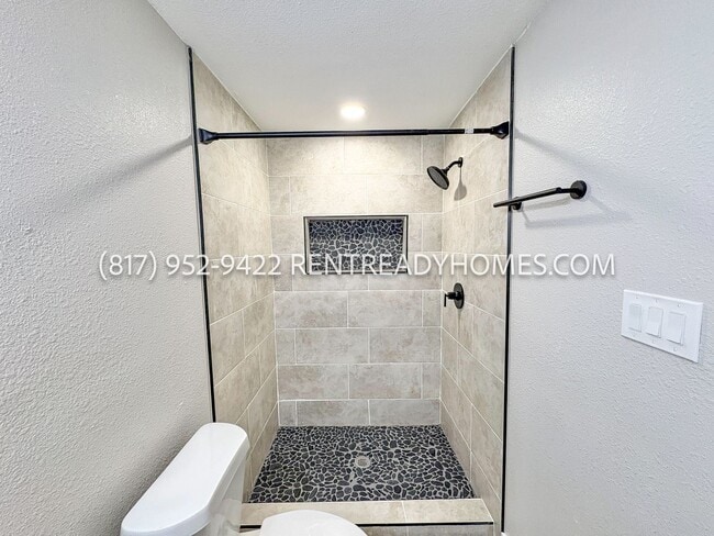 Building Photo - 2122 Bentvine Dr