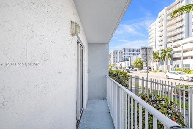 Building Photo - 2575 SW 27th Ave