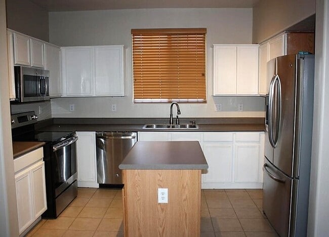 Building Photo - Great Home In Fincher Creek!