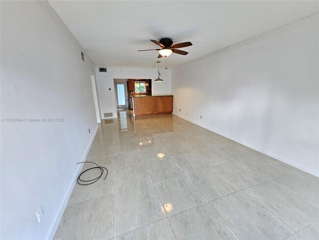 Building Photo - 733 NW 30th Ct