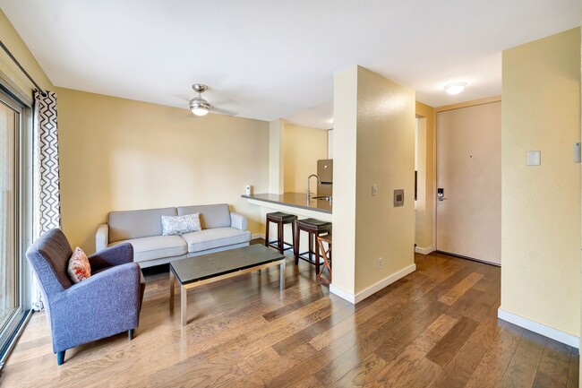 Building Photo - 141 S Clark Dr