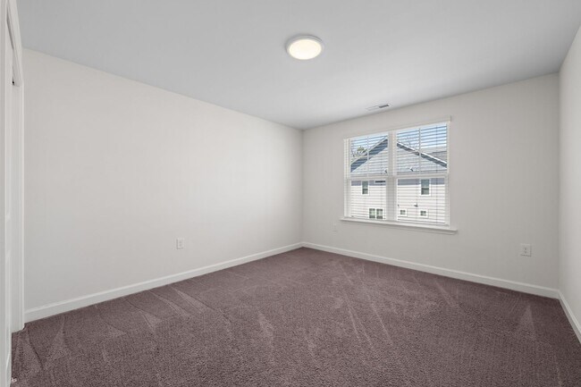 Building Photo - 105 Hidden Run Ln