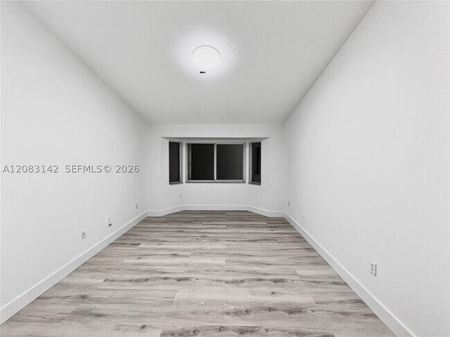 Building Photo - 3215 N 36th Ave