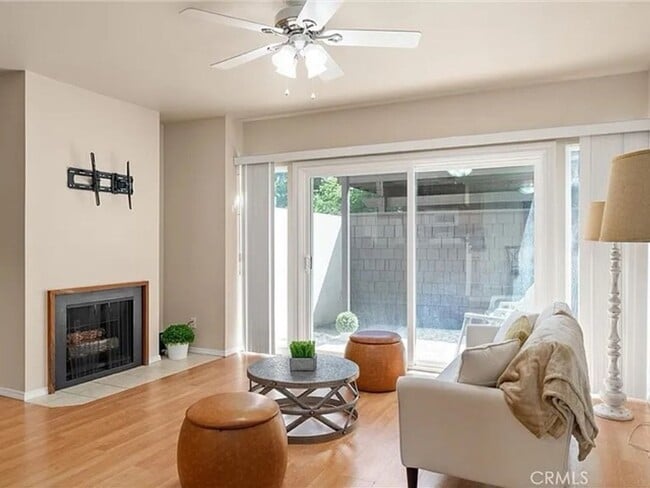 Building Photo - Freshly remodeled 1 bedroom apartment close to downtown