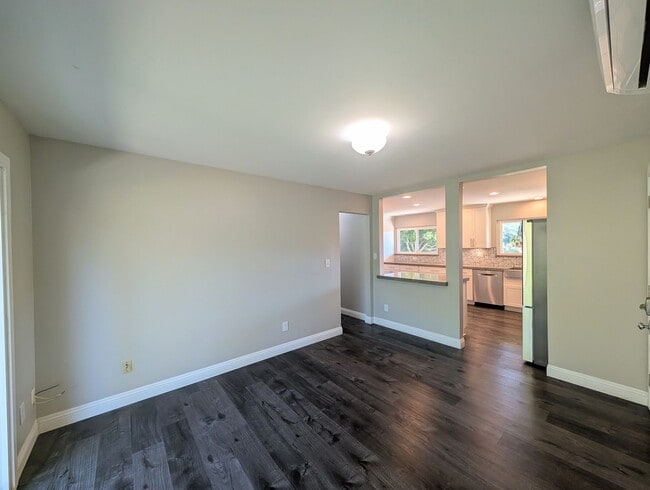 Building Photo - Great 3 Bedroom Ranch Style Home in North ...