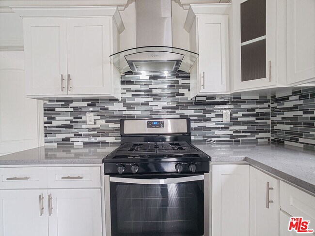 Building Photo - 963 Wilton Pl
