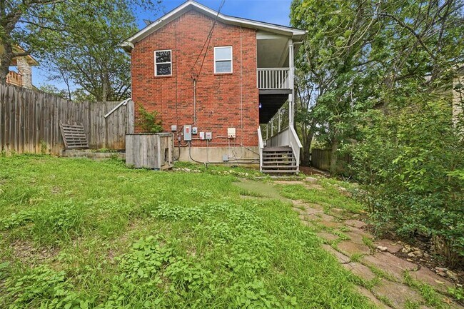 Building Photo - 1104 Franklin Dr