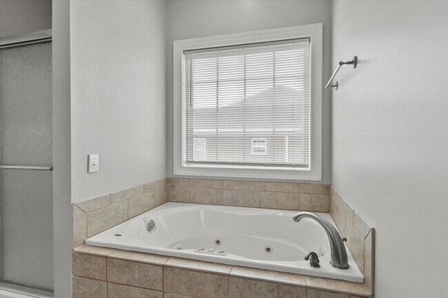 Building Photo - 25756 Iron Gate Dr