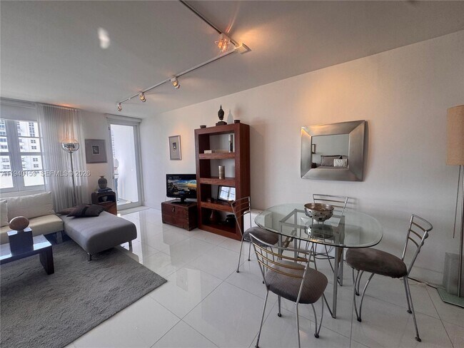 Building Photo - 100 Lincoln Rd